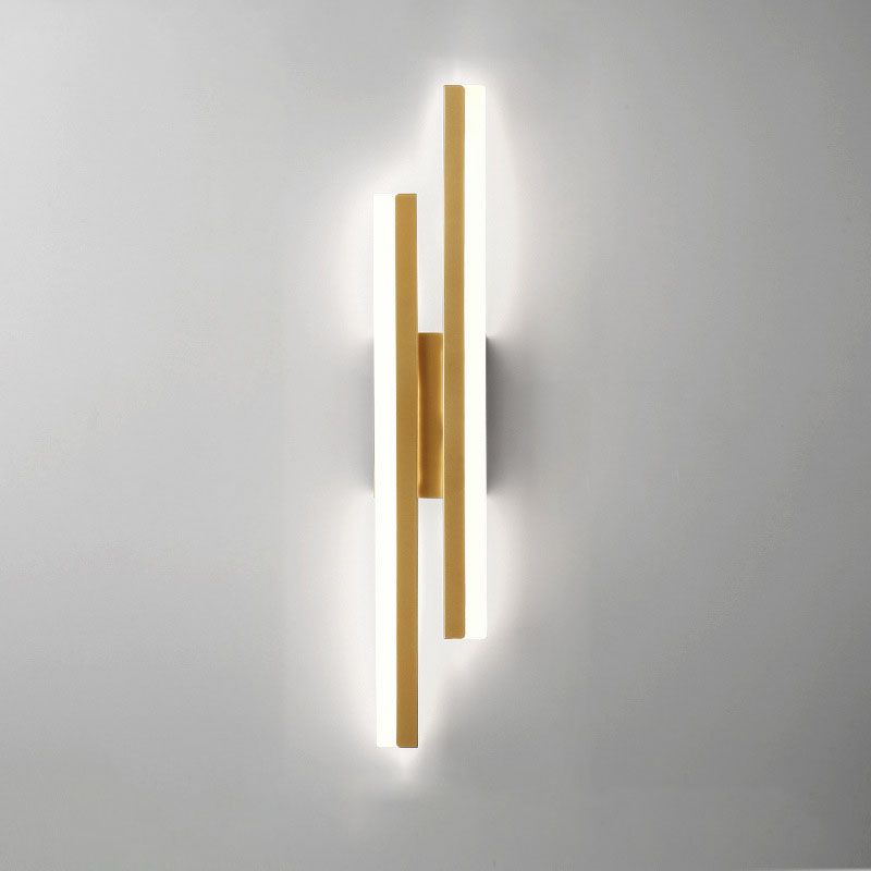 LuxeGlow Moderne LED Væglampe – Elegant Belysning med Sort & Guld Finish