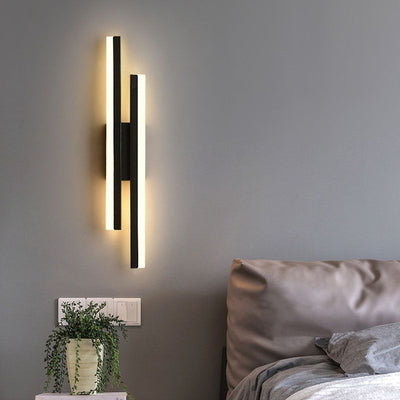 LuxeGlow Moderne LED Væglampe – Elegant Belysning med Sort & Guld Finish