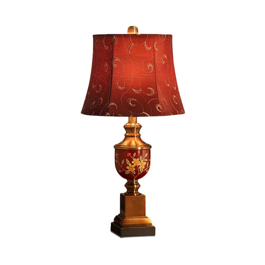 Luxora - Elegant Rød Empire Bordlampe i Bordpladedesign