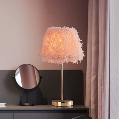 FeatherGlow Elegant Fjer Bordlampe