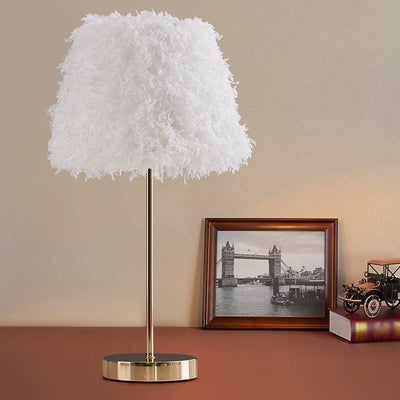 FeatherGlow Elegant Fjer Bordlampe