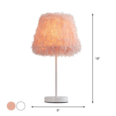 FeatherGlow Elegant Fjer Bordlampe