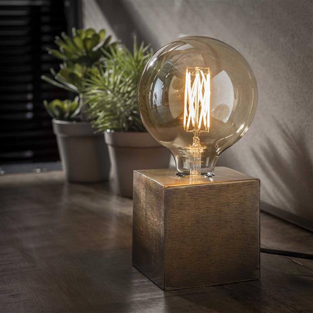 MetalEdge – Industriel Bordlampe i Metal