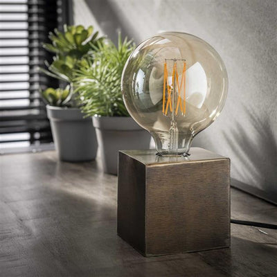 MetalEdge – Industriel Bordlampe i Metal