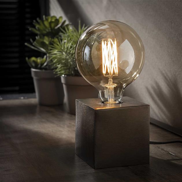 MetalEdge – Industriel Bordlampe i Metal