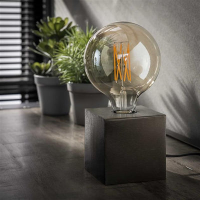 MetalEdge – Industriel Bordlampe i Metal