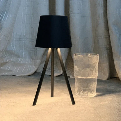 TripodLight - Elegant Bordlampe