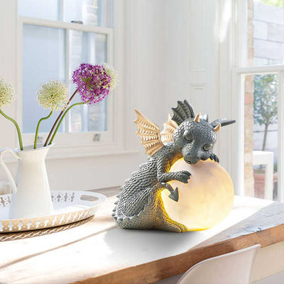 DragonSphere Kuglelampe med Baby-Drage