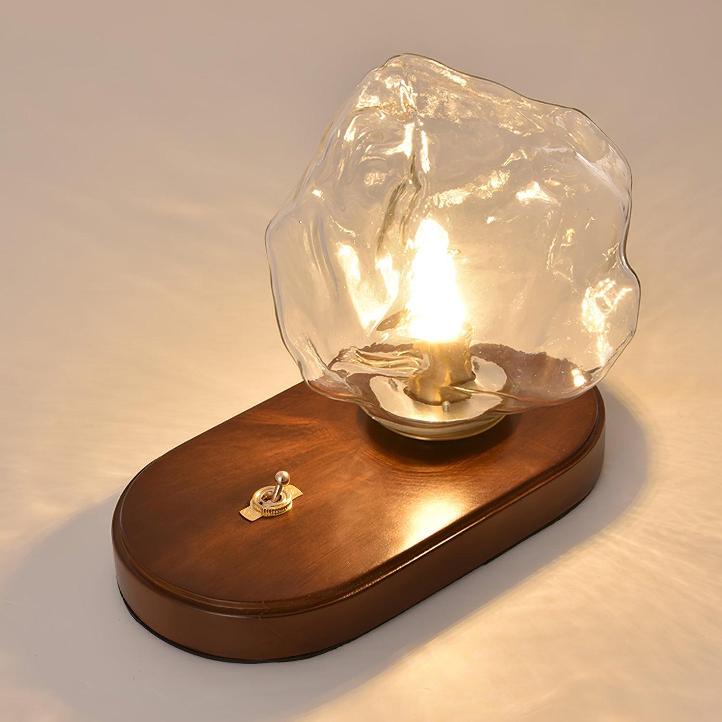 FrostStone – Elegant Bordlampe