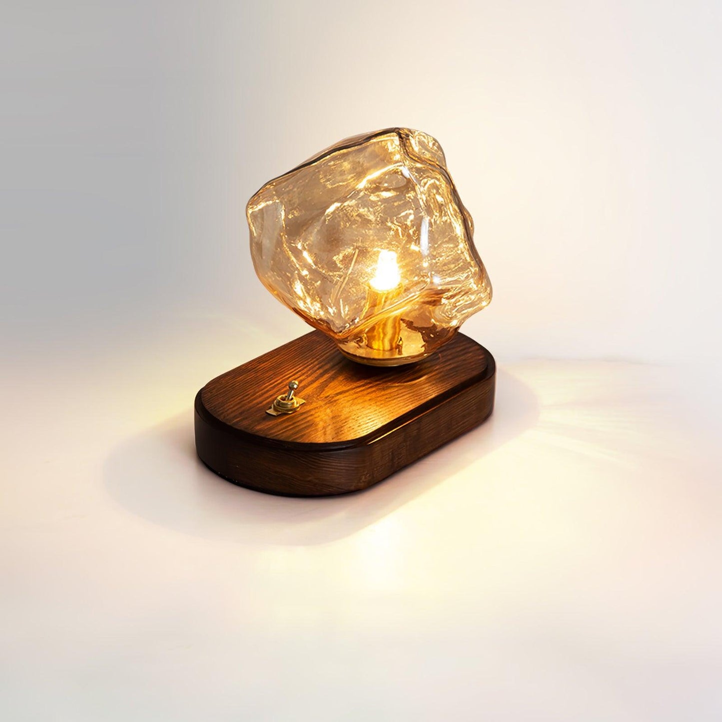 FrostStone – Elegant Bordlampe