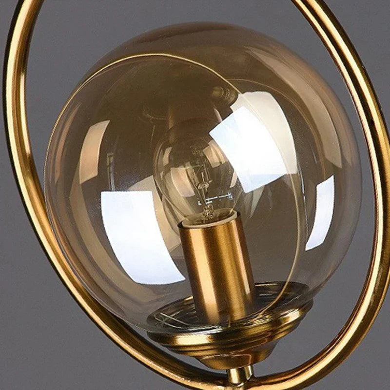 LuminousElegance Glasbordlampe – Elegant LED Bordlampe i Glas og Metal