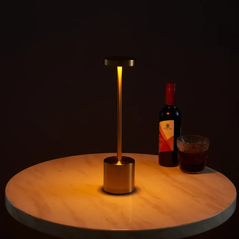 LumiLux – Luksus og Moderne Genopladelig Lampe