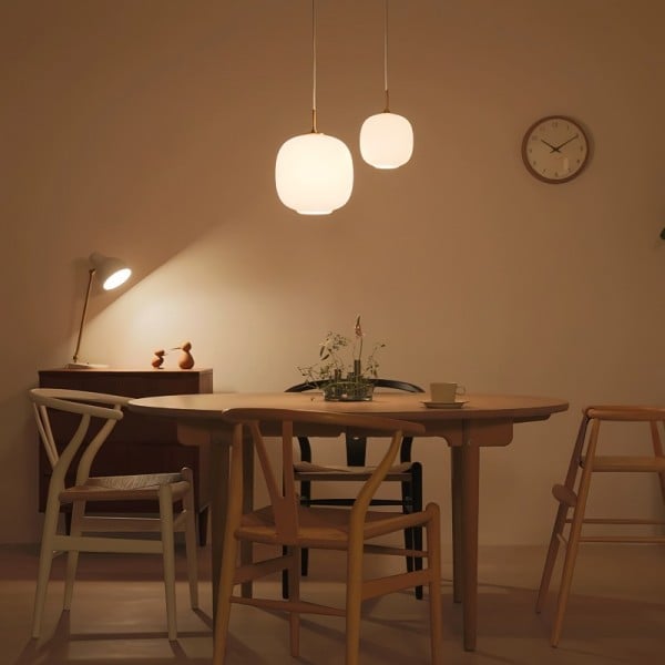 GlowSphere – Minimalistisk Glas Loftlampe